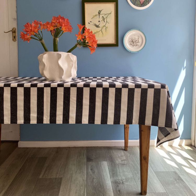 Picture of BROKEN STRIPE BLACK (TABLECLOTH)